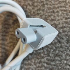 Appleの電源コード　古いMac book 用？の画像