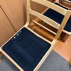 無印　リビングでもダイニングでも使えるテーブルとチェアーの画像