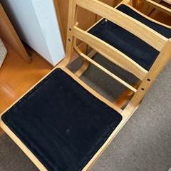 無印　リビングでもダイニングでも使えるテーブルとチェアーの画像