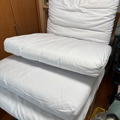 無印　リビングでもダイニングでも使えるテーブルとチェアーの画像