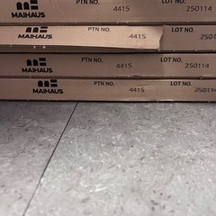 【新品・未使用】MAIHAUS フロアタイル 大理石調（敷くだけ簡単・賃貸OK）の画像