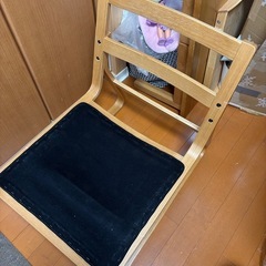 無印　リビングでもダイニングでも使えるテーブルとチェアーの画像
