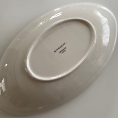 お皿（GIVENCHY）の画像