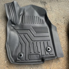 車のフットマットの画像