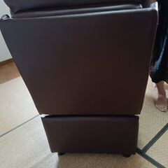 ニトリ　Nビリーバ3人掛けソファー（皮素材）の真ん中の１台の画像