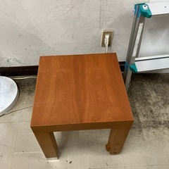 ロ　2510-281 木製コーヒーテーブル　コロ2輪付き　キズ汚れ有りの画像