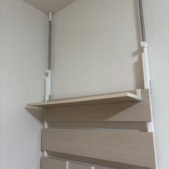 壁面収納（天井突っ張りタイプ）の画像