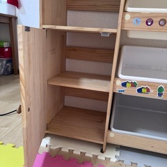 子供用おもちゃ棚の画像
