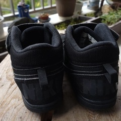 NIKE ハイカット　スニーカー 黒 22㎝の画像