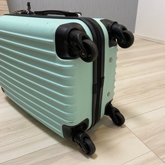 機内持込サイズ42L劣化しないタイヤ付スーツケースの画像