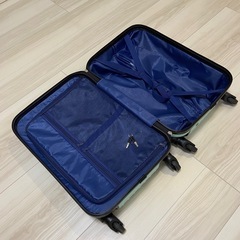 機内持込サイズ42L劣化しないタイヤ付スーツケースの画像