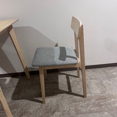 ダイニングテーブルの画像