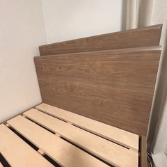 シモンズ ベットフレームの画像