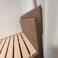 シモンズ ベットフレームの画像