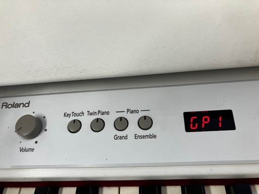 I2510-282 Roland F-120 電子ピアノ 2011年製 88鍵盤 椅子付 通電確認済み