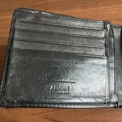 ARMANI COLLEZIONI 二つ折り財布 ブラック レザー メンズの画像