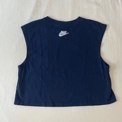【子供服】NIKEクロップドTシャツ　Mサイズの画像
