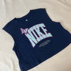 【子供服】NIKEクロップドTシャツ　Mサイズの画像