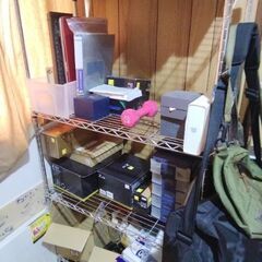 スチールラック四つ。の画像