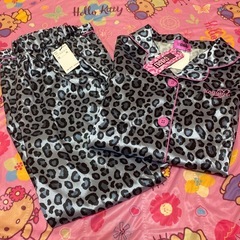新品 KOGYARU グレー ヒョウ柄 サテン 長袖 パジャマ 150の画像