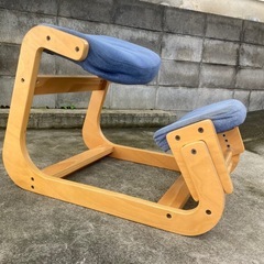 子供の学習椅子（姿勢が良くなる椅子
）の画像