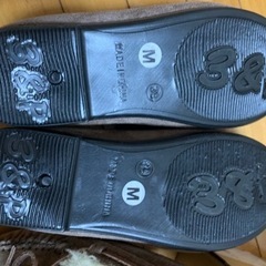 UGG、ムートン調パンプスなど3足の画像