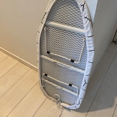アイロン台　IKEAの画像