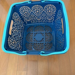 可愛いカゴ　美品　2個で1800円　10月15日まで2こ1600円の画像