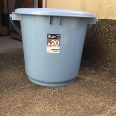 20L 蓋付きポリバケツの画像