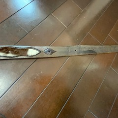 ジャーナルスタンダード　ブラウンレザー毛付きベルト 長さ112、幅4センチ レザー製のブラウンベルト、毛付き装飾とレザー巻きバックル付きの画像