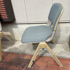 椅子2脚の画像