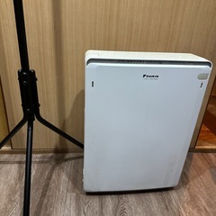 ハンガーラックとDysonの空気清浄機持って帰ってください！の画像