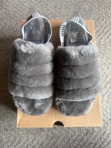 UGGファーサンダル