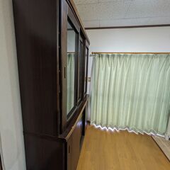 クレセント　食器棚　ステンドグラス扉の画像