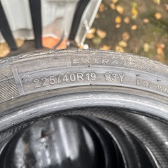 225-40-R19の画像