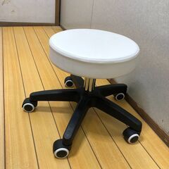  キャスター付き 丸型スツール ホワイト 回転椅子 昇降式チェア 作業用 椅子 オフィスチェア サロンチェア イス ホワイト　251013-1の画像