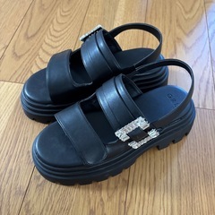 グレイル　サンダルの画像