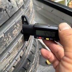 235-35.-R19中古タイヤの画像