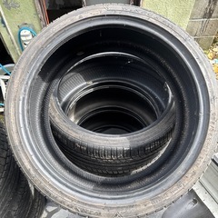 235-35.-R19中古タイヤの画像