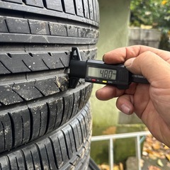 235-35.-R19中古タイヤの画像