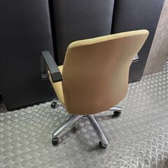 店頭引き渡し 中古 JOIFA オフィスチェア キャスター付き オレンジ ブラウン チェア Ａの画像