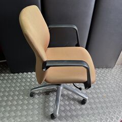 店頭引き渡し 中古 JOIFA オフィスチェア キャスター付き オレンジ ブラウン チェア Bの画像