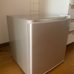 ミニ冷蔵庫2024年製美品の画像