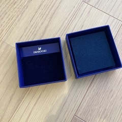 SWAROVSKIのピアスの箱の画像