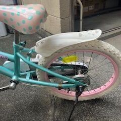 LOVE BUZZ 幼児用自転車 水色とピンク18インチの画像
