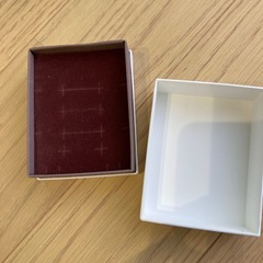 eteのピアスの箱の画像
