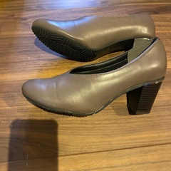ベージュパンプスの画像