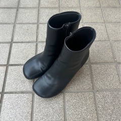 黒ブーツの画像