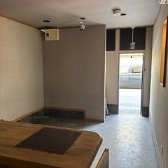 山形空港近く木造2階建て店舗の画像