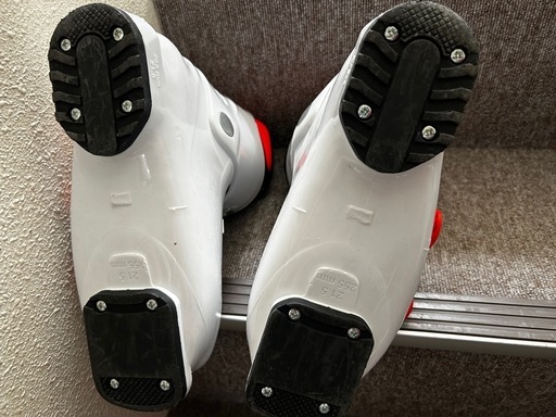 ATOMIC/ROSSIGNOL Jr
.スキー4点セット